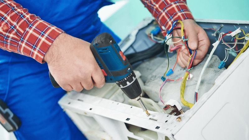 Menemen Ariston Ariston çamaşır makinesi kart tamiri – Su almama arızası orijinal parça ile giderildi. - Teknik servis örneği